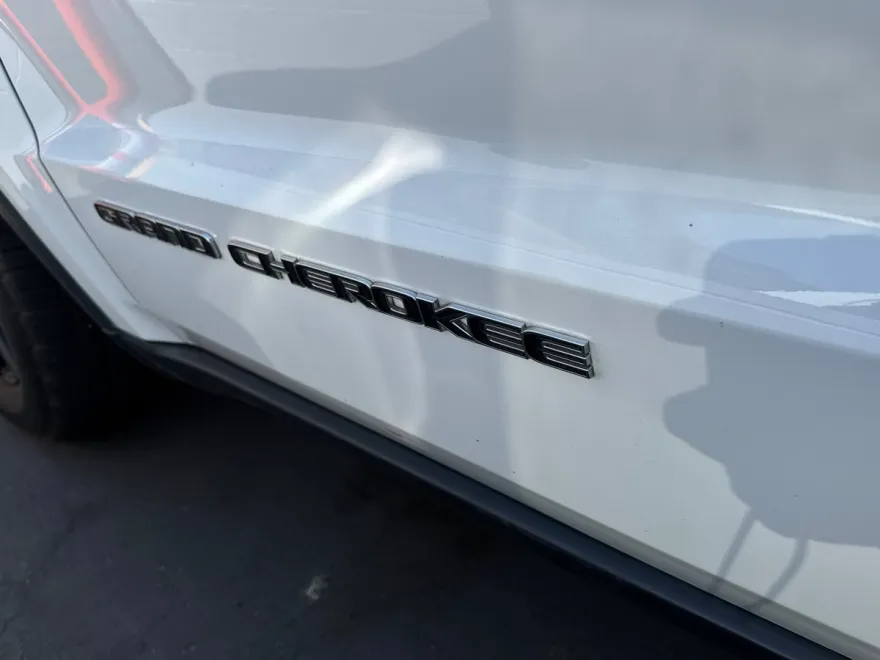 2018 Jeep Grand Cherokee Laredo photo 1