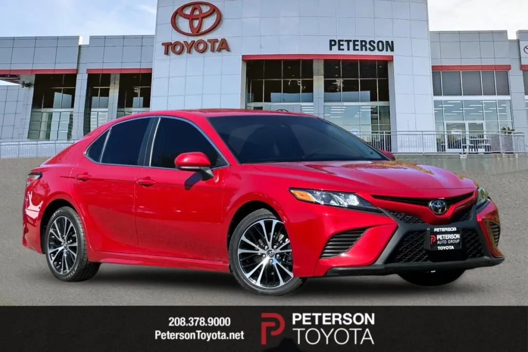 2020 Toyota Camry SE photo 1