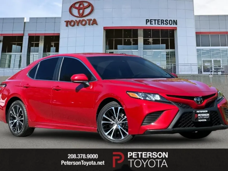 2020 Toyota Camry SE photo 1