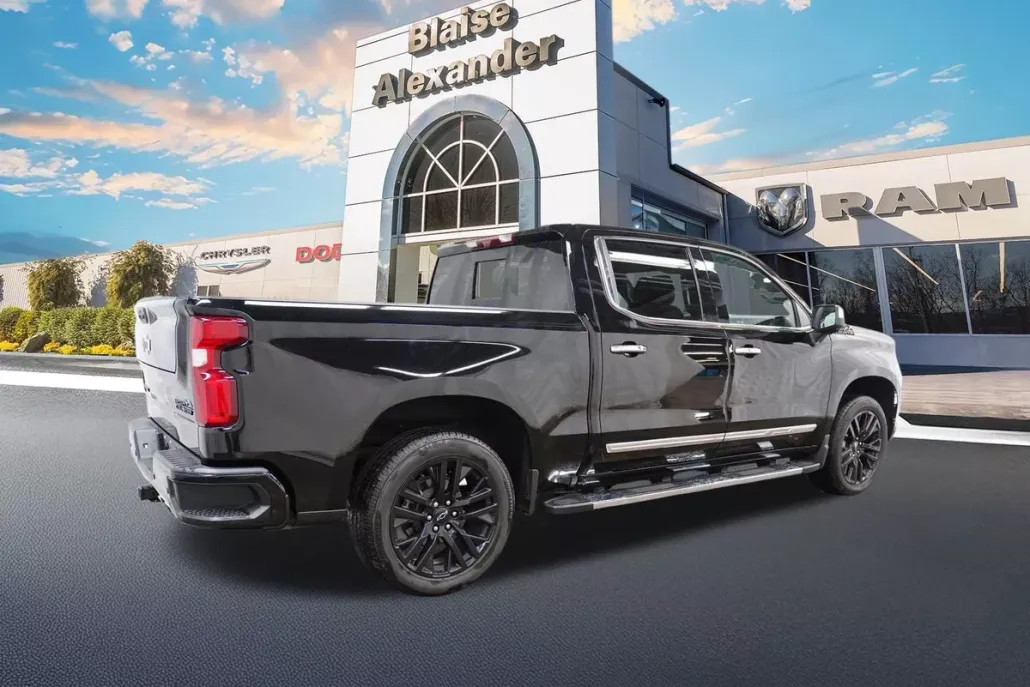 2025 Chevrolet Silverado 1500 High Country photo 1