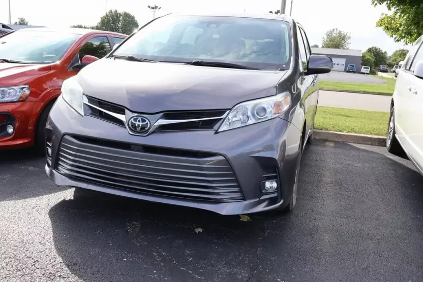 2020 Toyota Sienna photo 1