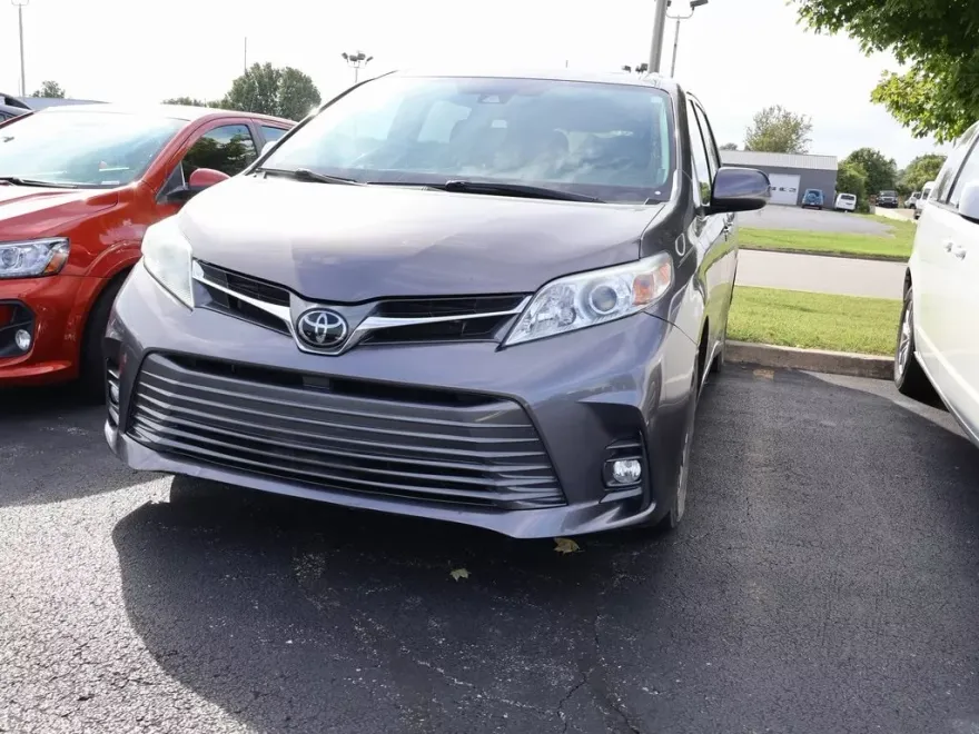 2020 Toyota Sienna photo 1