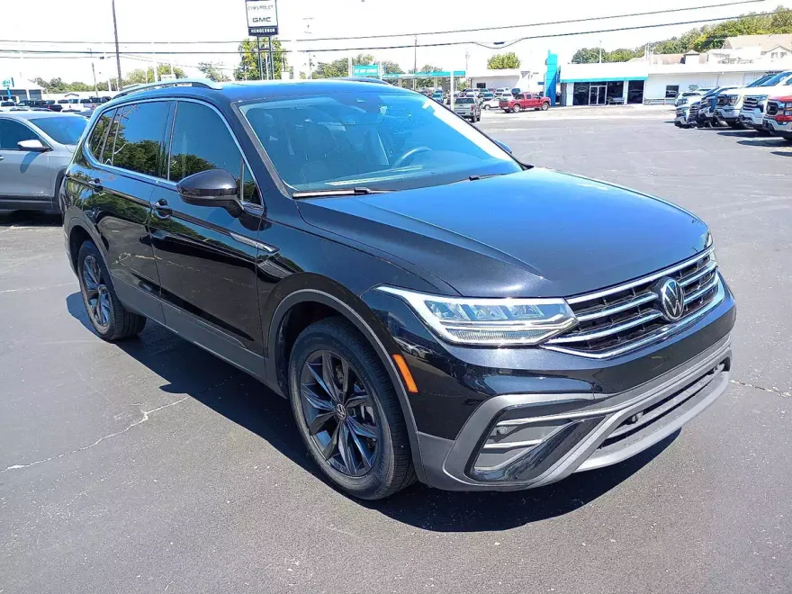2022 Volkswagen Tiguan SE photo 1
