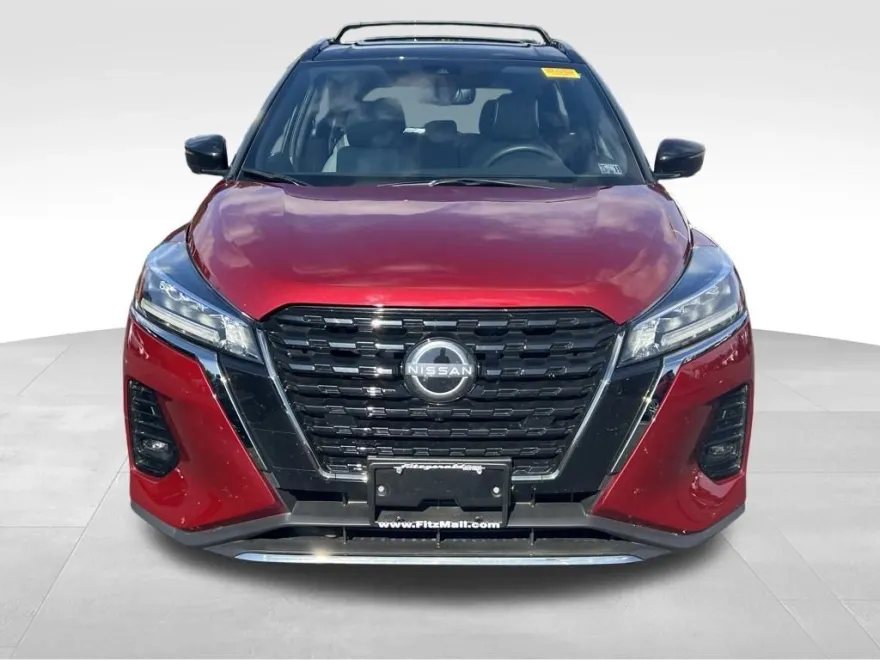 2024 Nissan Kicks SR photo 1