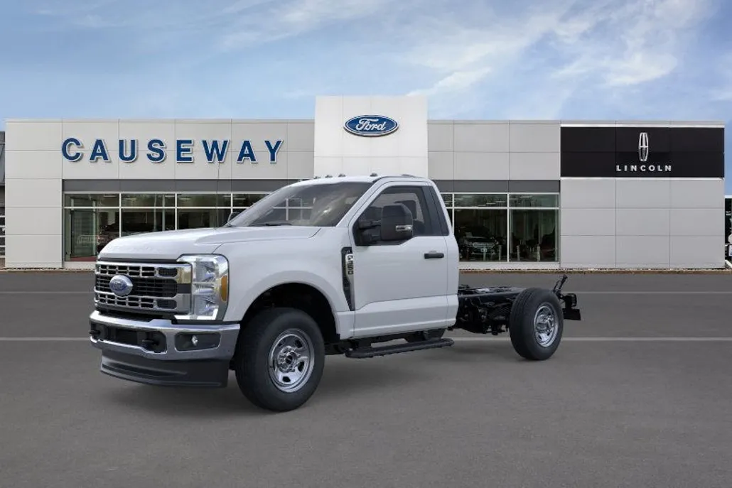 2025 Ford F-350 XL photo 1