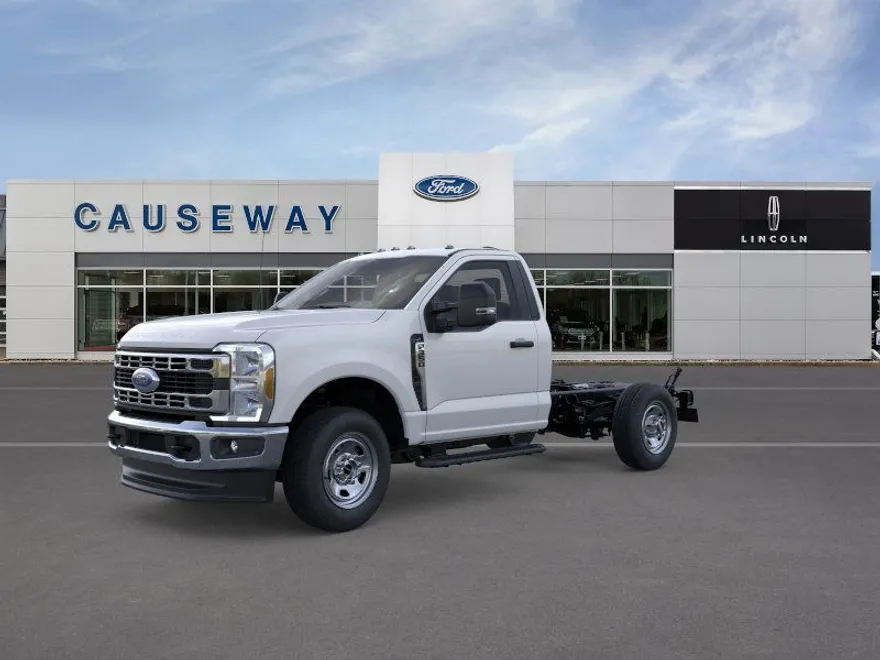 2025 Ford F-350 XL photo 1