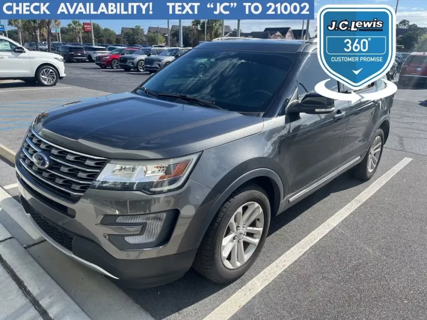 2017 Ford Explorer XLT photo 1