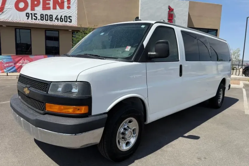 2019 Chevrolet Express 3500 Passenger LT Van photo 1