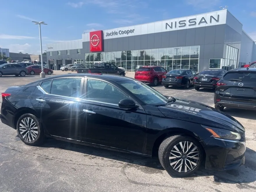 2023 Nissan Altima 2.5 SV photo 1