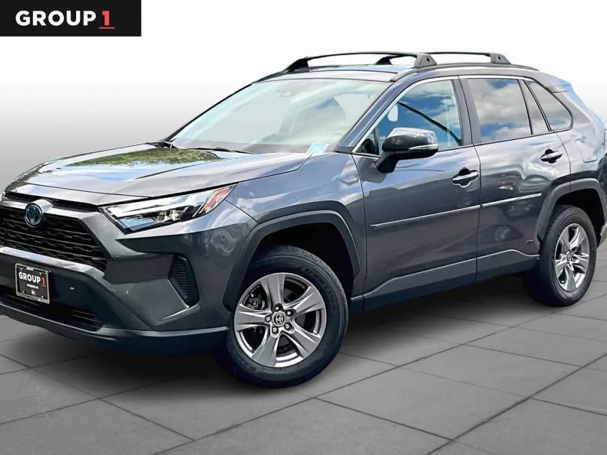 2022 Toyota RAV4 Hybrid XLE photo 1