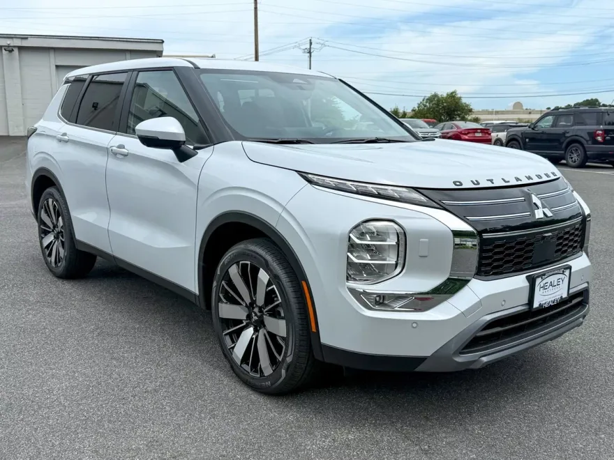 2025 Mitsubishi Outlander SE Ralliart photo 1