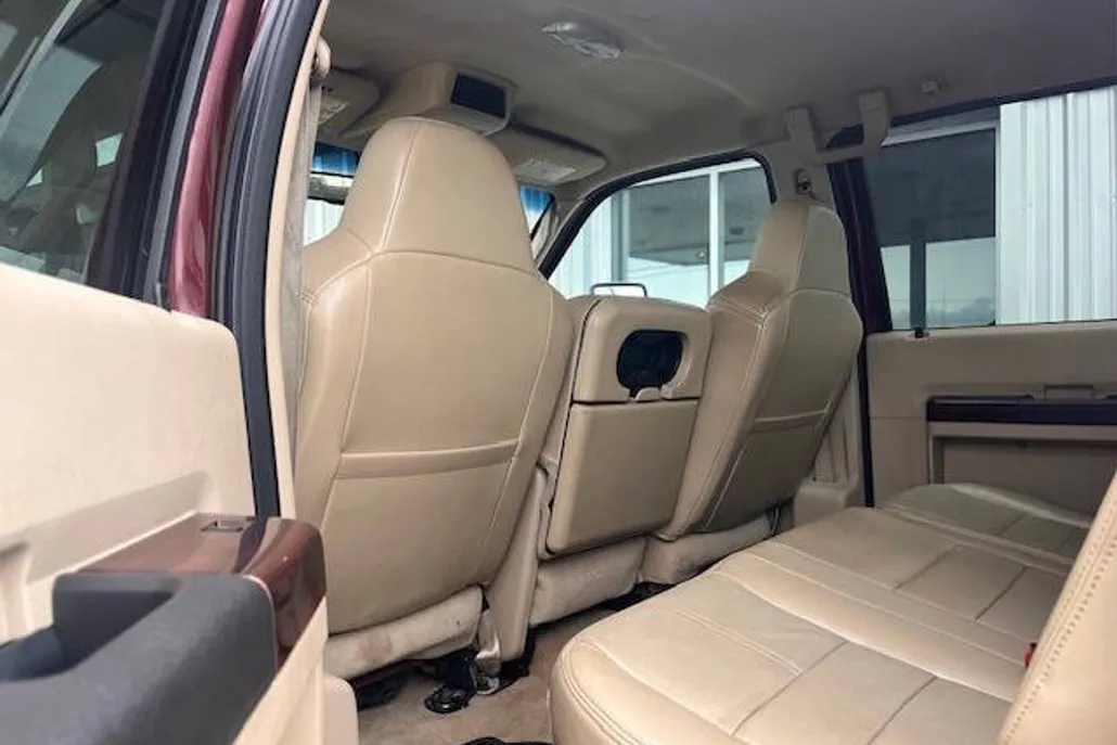 2010 Ford F-350 Lariat photo 1