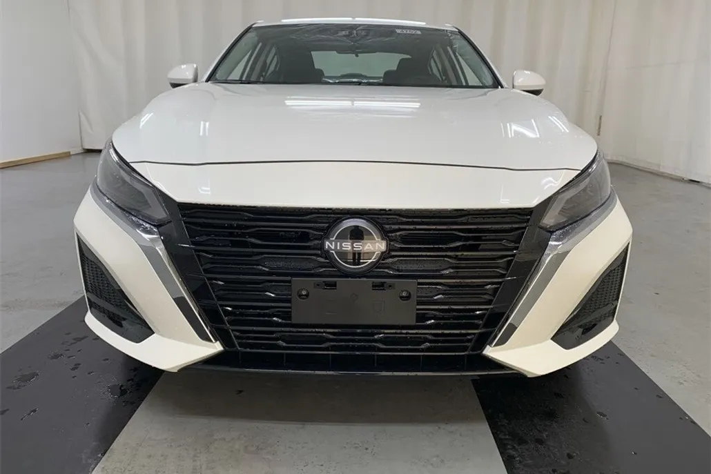 2025 Nissan Altima 2.5 SV photo 1