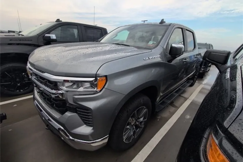2026 Chevrolet Silverado 1500 LT photo 1