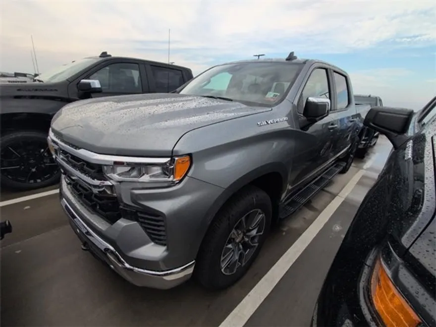 2026 Chevrolet Silverado 1500 LT photo 1