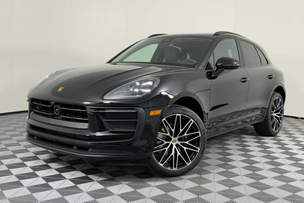2026 Porsche Macan T photo 1