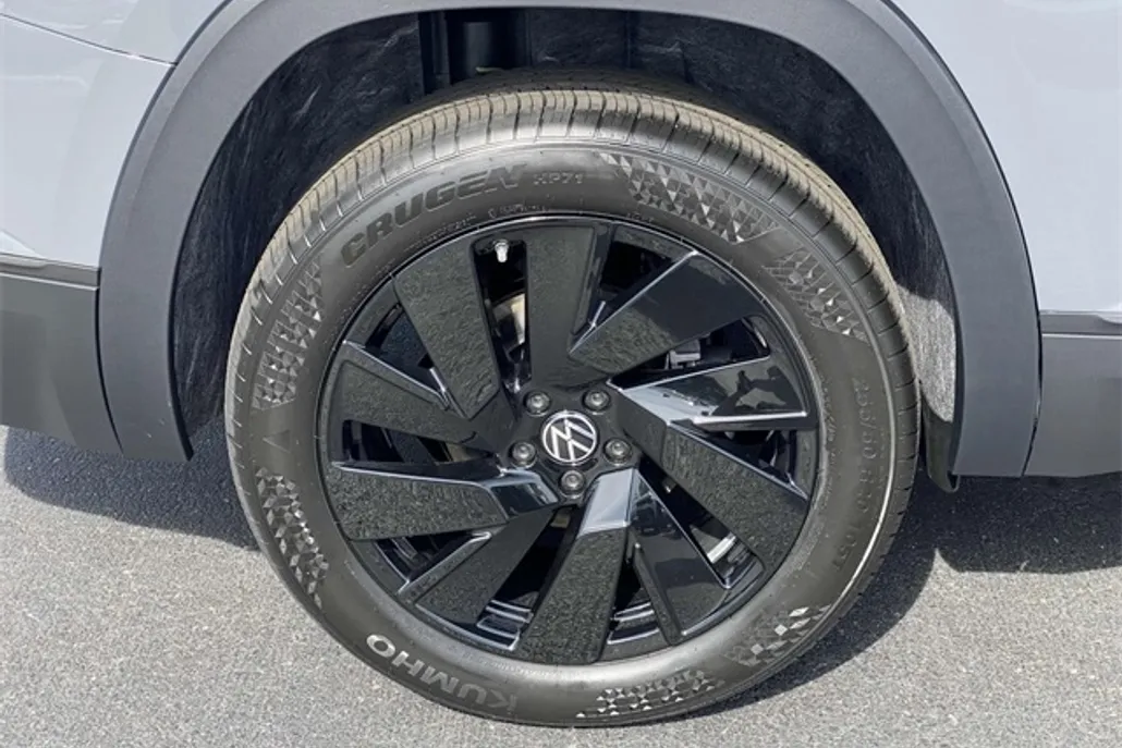 2025 Volkswagen Atlas SE Technology photo 1
