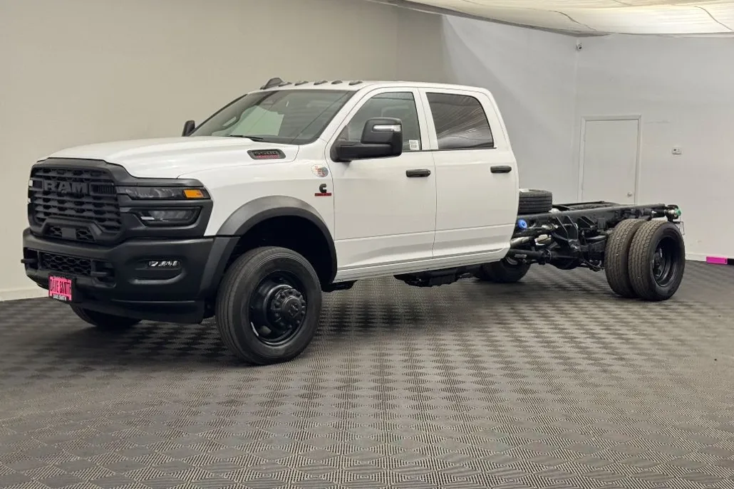 2025 Ram 5500 photo 1