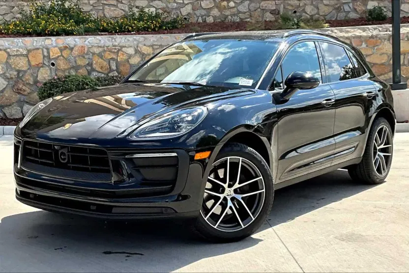 2024 Porsche Macan T photo 1