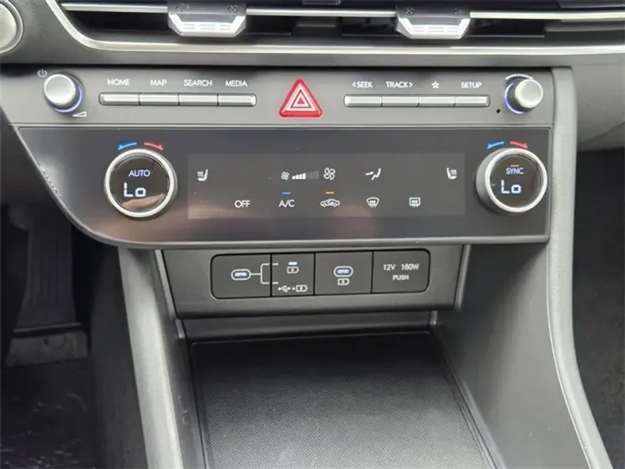 2025 Hyundai Sonata SEL photo 18