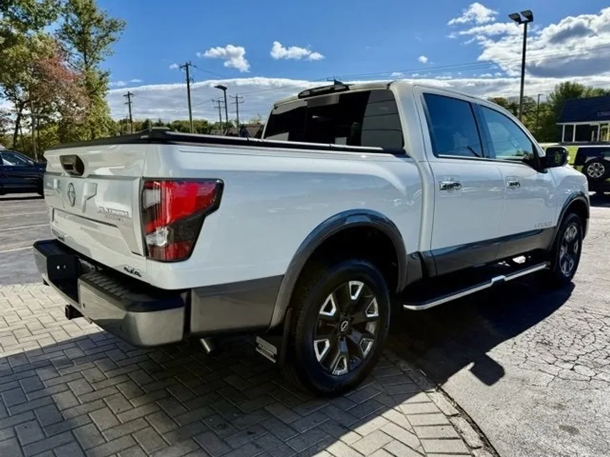2024 Nissan Titan Platinum Reserve photo 1