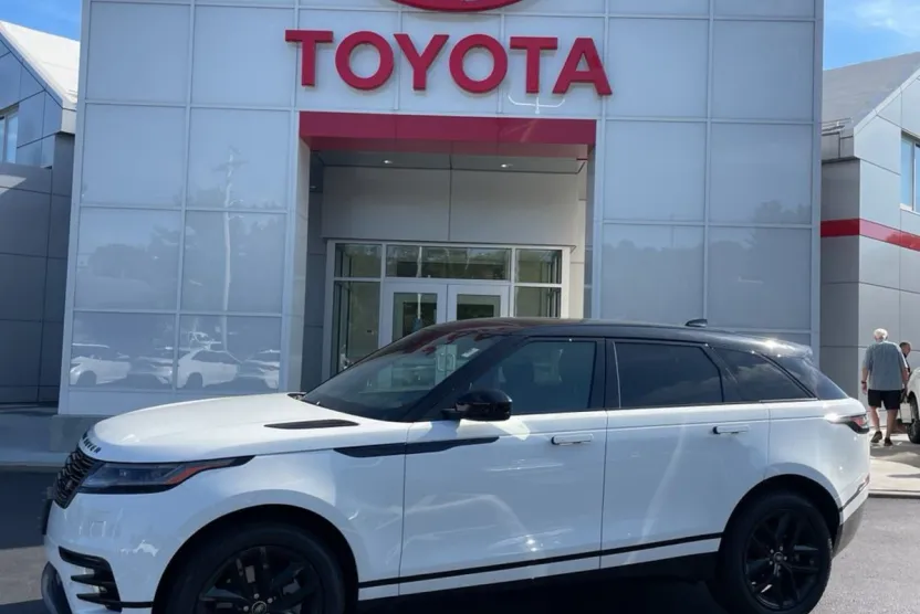 2024 Land Rover Range Rover Velar P250 Dynamic SE photo 1
