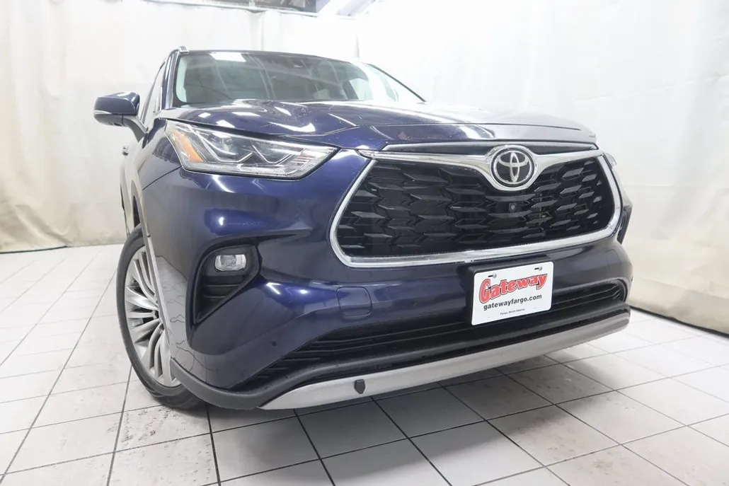 2022 Toyota Highlander Platinum photo 1