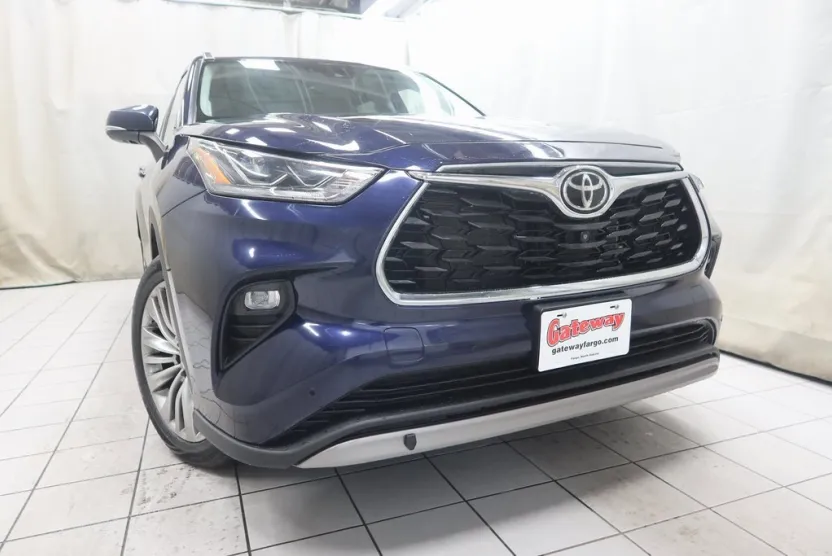 2022 Toyota Highlander Platinum photo 1