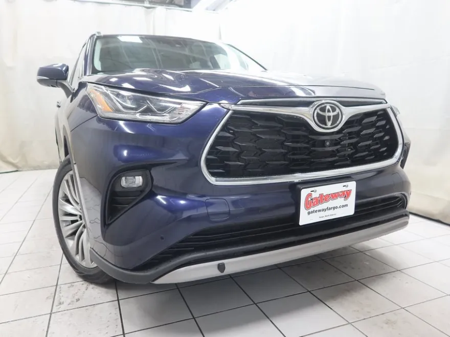 2022 Toyota Highlander Platinum photo 1