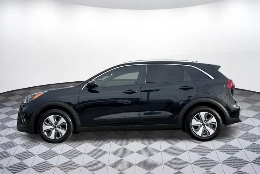 2022 Kia Niro LX photo 1
