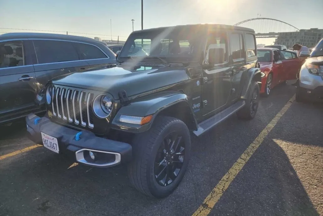 2022 Jeep Wrangler Unlimited Sahara 4xe photo 1