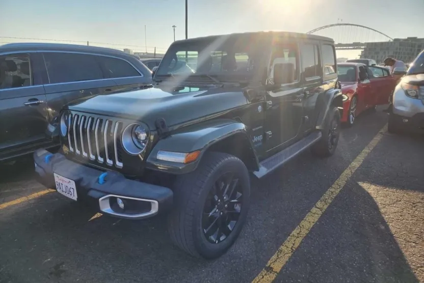 2022 Jeep Wrangler Unlimited Sahara 4xe photo 1
