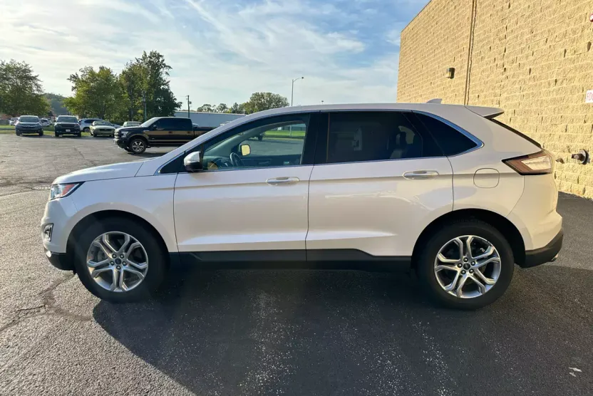2017 Ford Edge Titanium photo 1