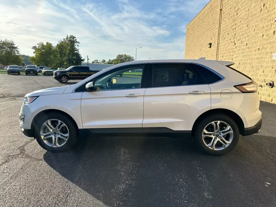 2017 Ford Edge Titanium photo 1