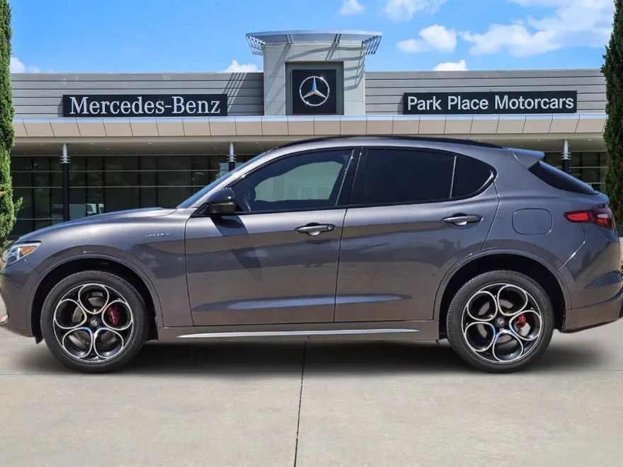 2023 Alfa Romeo Stelvio Ti photo 1