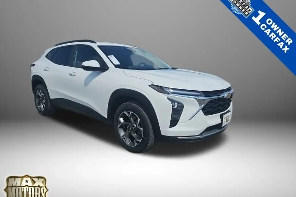 2024 Chevrolet Trax LT photo 1