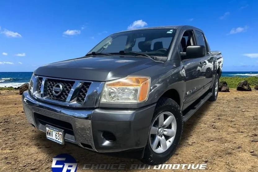 2013 Nissan Titan SV photo 1