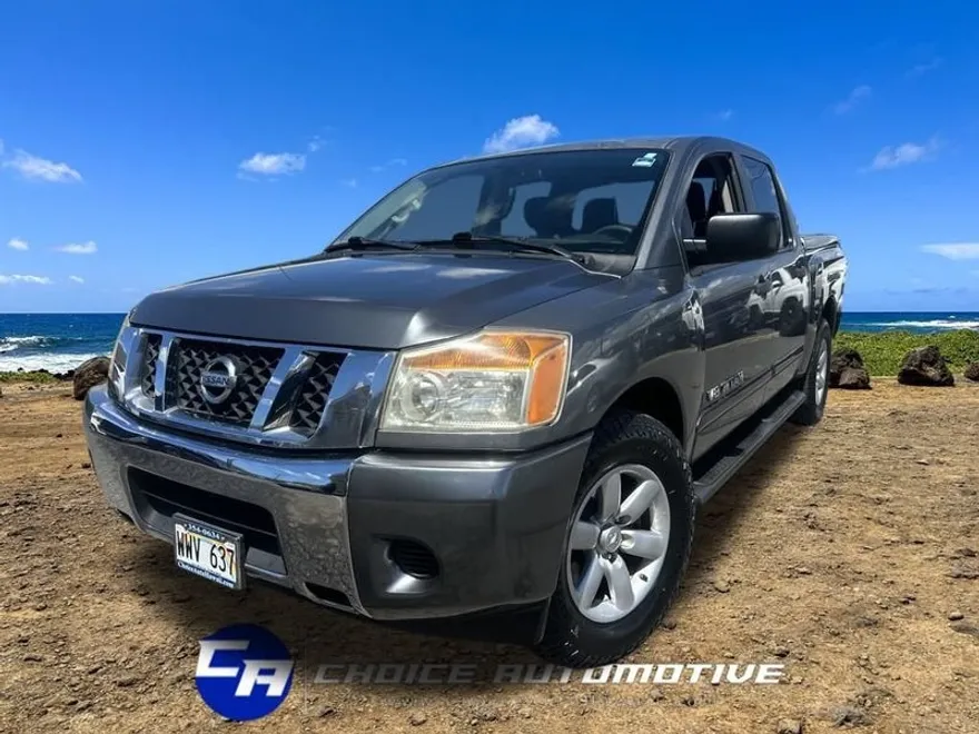 2013 Nissan Titan SV photo 1