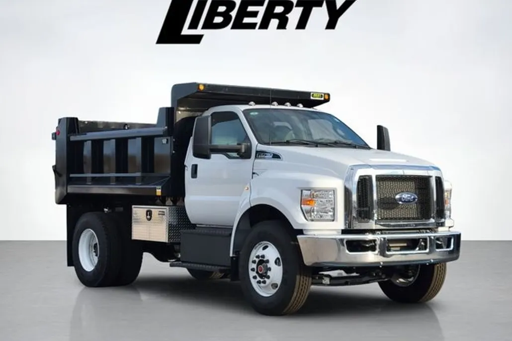 2024 Ford F-750 photo 1