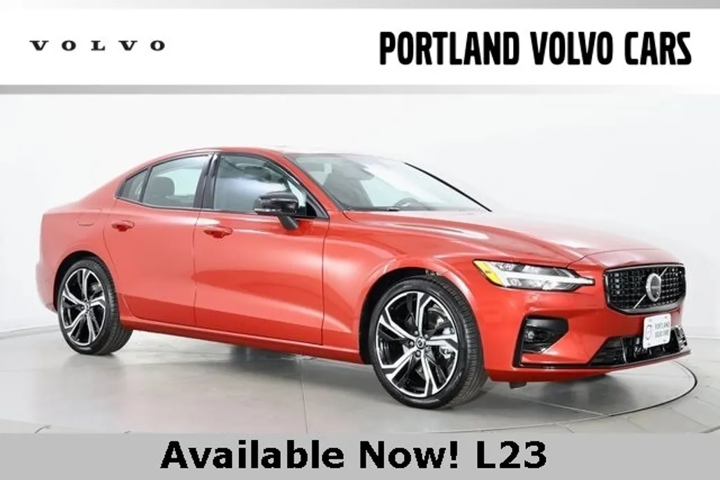 2025 Volvo S60 B5 Plus photo 1