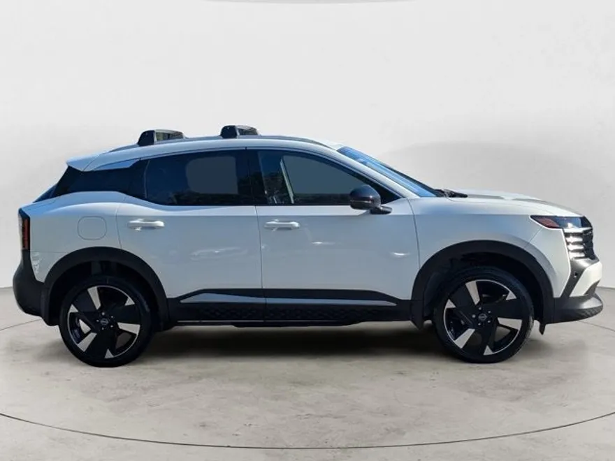 2026 Nissan Kicks SR photo 1