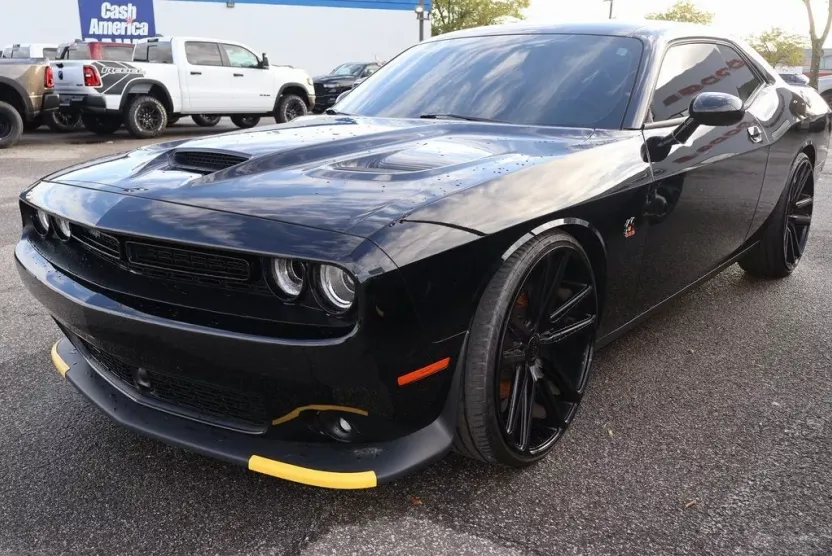 2023 Dodge Challenger R/T Scat Pack photo 1