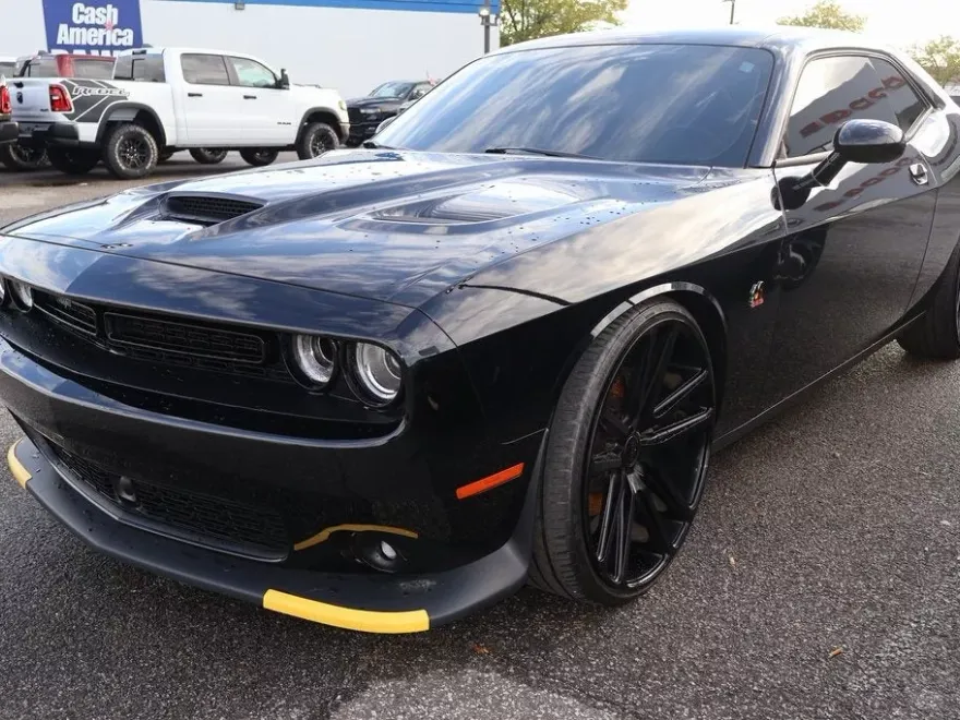 2023 Dodge Challenger R/T Scat Pack photo 1