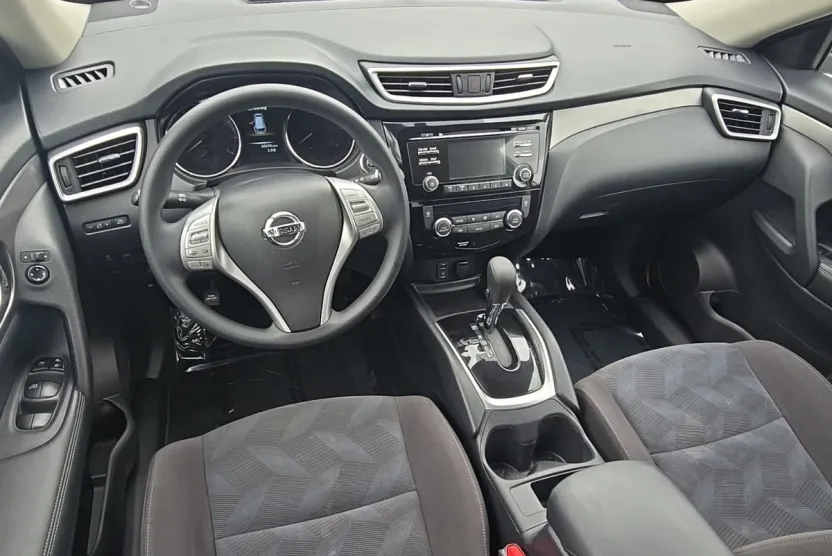 2016 Nissan Rogue SV photo 1