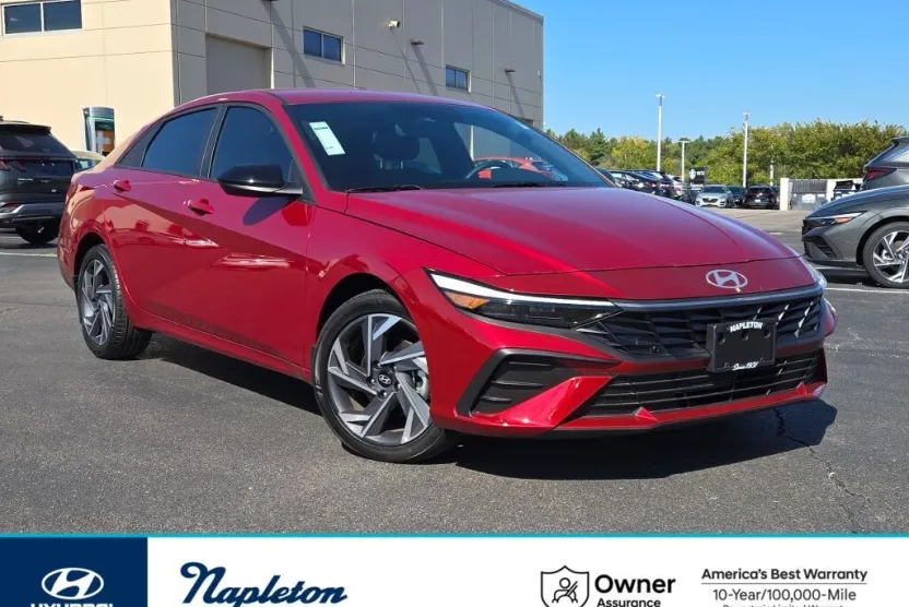 2025 Hyundai Elantra SEL Sport photo 1