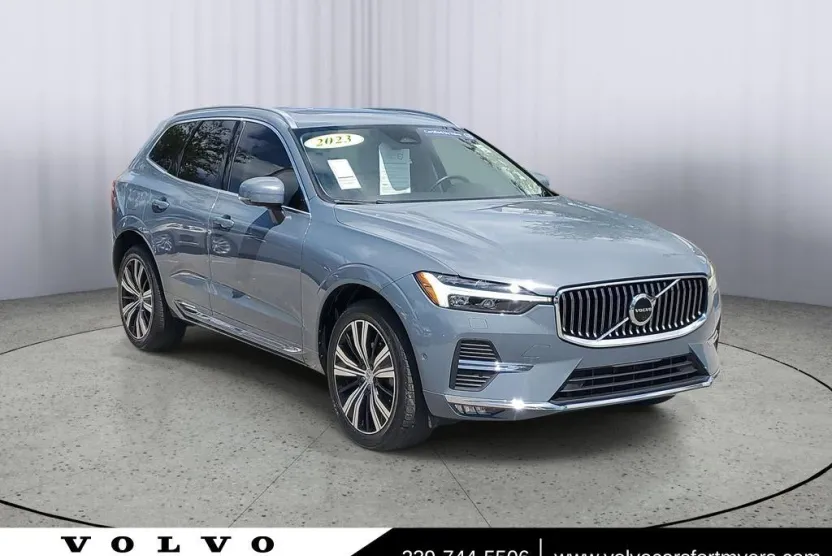 2023 Volvo XC60 Plus photo 1