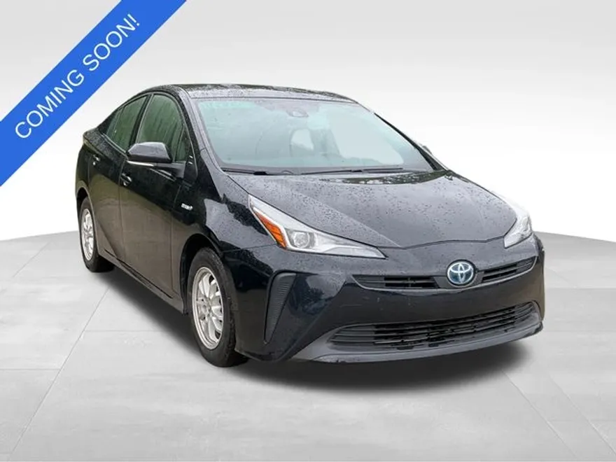 2021 Toyota Prius LE photo 1