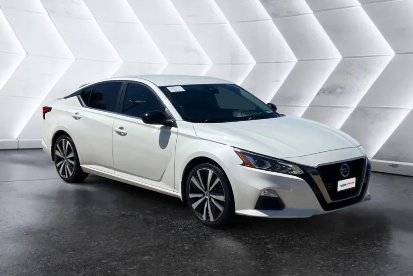 2020 Nissan Altima 2.5 SR photo 1
