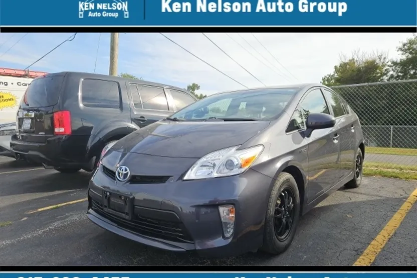 2015 Toyota Prius Four photo 1