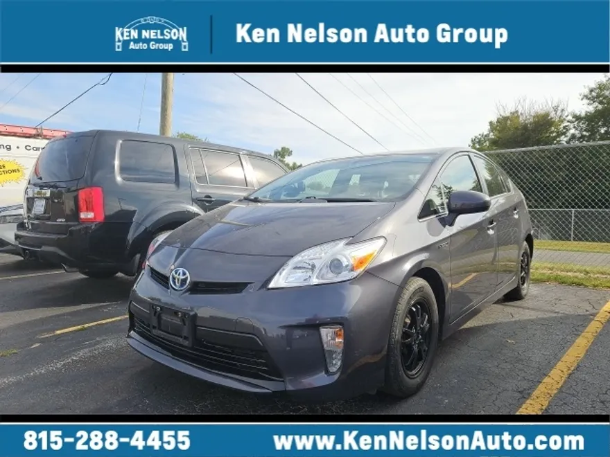2015 Toyota Prius Four photo 1